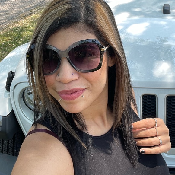 Meet your Posher, Beri - Picture 2 of 3